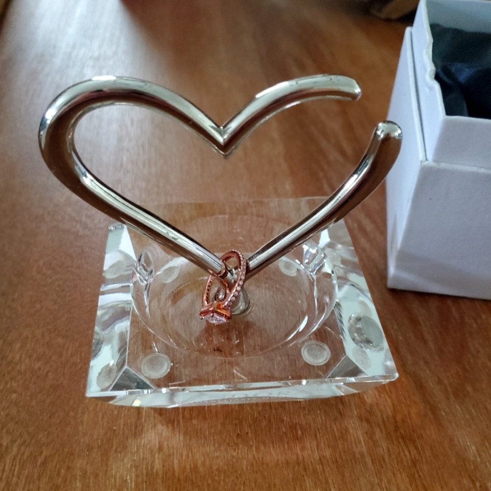 Pandora heart shaped ring holder